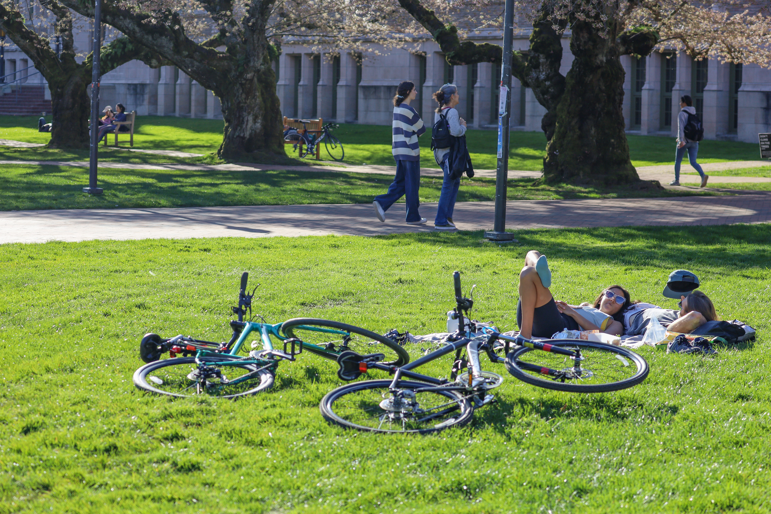 students resting in the quad with their bikes