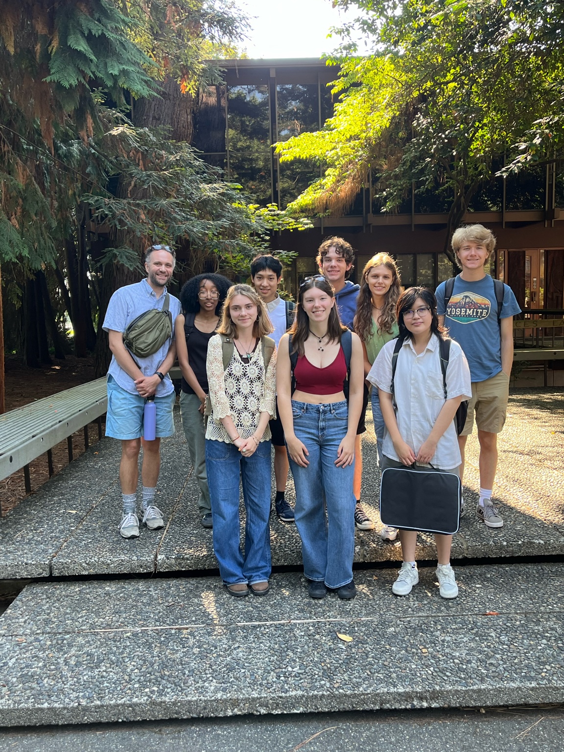 Students and faculty out on campus, standing together for a picture